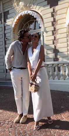Italian Couple Outfit, Well Dressed Couple Aesthetic, French Honeymoon Outfits, Couple Matching Fits Aesthetic, Summer Couple Aesthetic Outfits, Couple Matching Outfits Vacation, Linen Couple Outfit, Italian Wife Aesthetic, Matching Outfits Couples Aesthetic