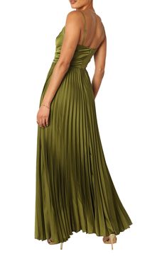 Allover pleats lend graceful movement to this elegant evening-out gown designed with a perfectly draped skirt. Hidden back-zip closure V-neck Adjustable straps Partially lined 100% polyester Hand wash, dry flat Imported One Shoulder Dress Long, Palm Green, Rush Dresses, Size 10 Models, Elegant Maxi Dress, Shop Bodycon Dresses, Dress Bra, Draped Skirt, Usa Dresses