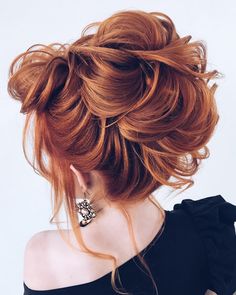 Gorgeous bridal hairstyles ,Wedding hairstyle updo | updo hairstyle #messyupdo #bridalupdo #weddinghairstyle #weddingupdo #chignon #weddinghairstyles #bridehair #upstyle #updohairstyles #weddinghair Wedding Hair Styles, Pelo Color Cobre, Wedding Hair With Flowers, Hair With Flowers, Hairstyle Updo, Hair Updos Tutorials, Prom Hair Updo, Hair Styles For Women, Beautiful Hairstyle