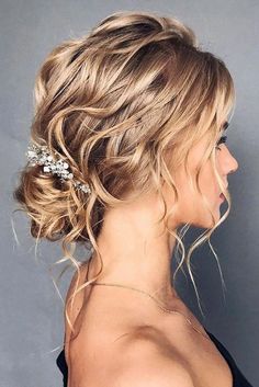 Beach Curls, Makijaż Smokey Eye, Trendy Wedding Hairstyles, Salon Interior Design, Bridal Hair Vine