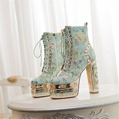 High Heel Outfits, Women Short Boots, Different Shoes, High Platform Shoes, Party High Heels, Luxurious Accessories, Chunky Ankle Boots, Cute High Heels, Luxury Boots