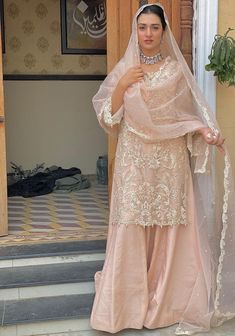 Sara Khan, Sarah Khan, Pakistani Party Wear Dresses, Modele Hijab, Wedding Simple, Pakistani Wedding Outfits