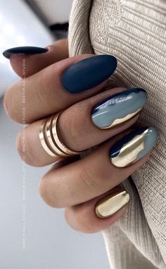 Dark Colour Nail Art Designs, Dark Nail Colour Ideas, Dark Colour Nail Art, Navy Abstract Nails, Blue Gold Nail Art, Abstract Gold Nails, Elegant Nails Dark, Matt Nail Art Designs, Dark Blue Shellac Nails