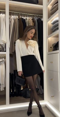 Small Skirt Outfits, How To Style A Black Mini Skirt, Heels Outfits Classy, Opera Outfit Ideas, Short Skirt Outfits Winter, Semi Formal Outfits For Women Parties, Formal Outfits For Women Parties, Casual Sunday Outfit, Eurotrip Outfits