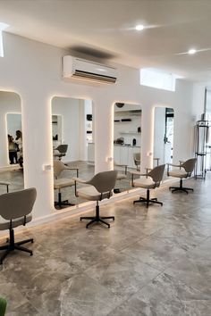 Melbourne hair extension salon. Keratin Salon Design, Bright Salon Interior Design, Hair Dressing Salon Ideas, Minimalist Salon Design, Home Salon Ideas Hairdressing, Salon Boutique Ideas, Short To Long Hair Extensions, Aesthetic Beauty Salon, Modern Hair Salon Interior Design