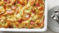 This clever egg bake takes its flavor and ingredient cues from classic Eggs Benedict—think English muffins, Canadian bacon, eggs, herbs and hollandaise. We simply cut out the fuss of making individual servings in favor of a crowd-friendly casserole format. It might just be the most impressive breakfast casserole ever—and it can even be made ahead! Abc Chicken, Bunny Pancake, Brunch Recipes For A Crowd, Praline Cheesecake, Hassleback Potatoes, Benedict Casserole, Easter Brunch Recipes, Strata Recipe, Eggs Benedict Casserole