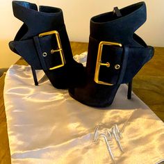 Brand New Super Sexy Hot Dagger Heels, Shoes Heels Classy, Fab Shoes, Zanotti Shoes, Thigh High Boots Heels, Classy Shoes, Fancy Shoes, Women Boots, Fabulous Shoes