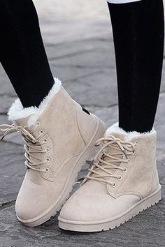 Winter cute outfits casual snow boots. Fall chic classy street styles edgy ootd. Inspiration ideas. #fallfashion #winterfashion #outfits #ootd #falloutfits #winter #style Short Winter Boots, Warm Winter Boots, Chic Heels, Winter Stil, Snow Boot, Casual Flat Shoes, Casual Winter, Winter Snow Boots, Boots Fall