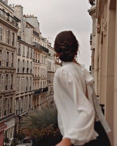 Ecstatic Aesthetic, French Lifestyle Parisian Chic, Tall Buildings, Paris Aesthetic, Classy Aesthetic, Aix En Provence, Banana Pancakes, Light Academia, Beige Aesthetic