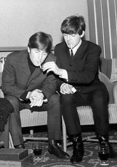 Humour, Besties Photos, John And Paul, John Lennon Paul Mccartney, Bug Boy, Lennon And Mccartney, Beatles Photos, Beatles Pictures, John Lennon Beatles