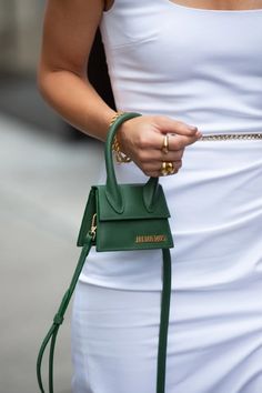 Mini Bags Street Style, Bags Jacquemus, Street Style Handbags, 2019 Fashion Trends, Bag Street Style, Tiny Bags, Jacquemus Bag, Fashion Week Spring 2020