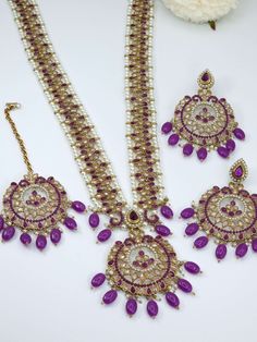 This Beautiful Purple Antique Gold Polki Stone Long Mala Necklace Rani Haar Set for all Vibrant colors for your special events. Set Includes: Necklace, Tikka and Earrings  Dimension:- necklace:- Length 15"  Earrings:- Drop Length 4"  Approximately. Rani Haar, Ear Chain, Gold Plated Bangles, Head Chain, Polki Jewellery, Gold Long Necklace, Beautiful Handbags, Jhumka Earrings, Mala Necklace