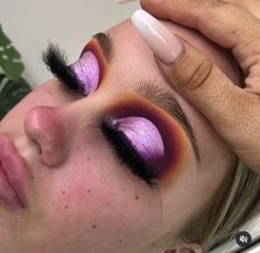 Color Eyeliner Makeup, Eye Makeup Cut Crease, Face Beat Makeup, Eye Makeup Styles, Makeup Eyeshadow Palette, Rave Makeup, Work Makeup, Glamorous Makeup