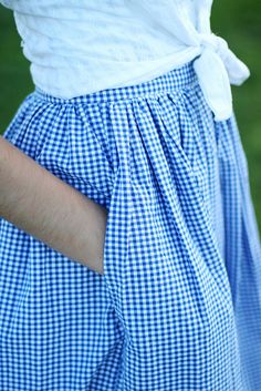 pockets in gingham skirt Dirndl, Dirndl Skirt, Gingham Skirt, Preppy Chic, Womens Maxi Skirts, Full Skirts, Pretty Blouses, Picnic In The Park