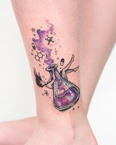 10 artistas que estão bombando em nosso perfil no Pinterest Tattoo Inspiration, Chemistry Tattoo, Science Tattoo, Science Tattoos, 16 Tattoo, Inspiration Tattoos, Prințese Disney, Original Tattoos, Tatuaje A Color