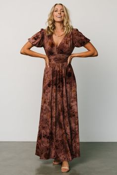 Embrace gorgeous style with our Leslie Embossed Velvet Maxi in Bronze + Jade. You'll look and feel like a million bucks without breaking the bank! September Wedding Guest Dress Colors, Fall Bridesmaid Dresses Pattern, Eggplant Velvet Dress, Fall Country Wedding Dresses Guest, Fall Bridemaid Dresses, Earthy Mother Of The Bride Dresses, Semi Formal Dresses For Wedding Guest Fall Long Sleeve, Formal Guest Wedding Dresses, Fall Guest Dresses