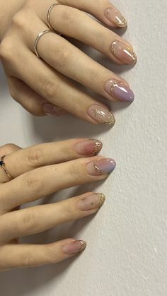 Neutral Short Nails Acrylic, Blush Nails Korean, Japanese Gel Nail Designs, Nail Art Kuku Pendek, Korean Blush Nails, Elegant Pedicure, Nail Art Korean, Romantic Nail Art, Minimal Nails Art