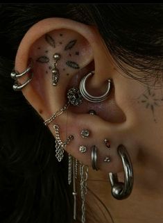 Earing Piercing Aesthetic, Heavily Pierced Ears, Piercing Ideas Ear, Silver Ear Curation, Floating Piercing, Different Piercings Ear, Cool Ear Piercings Punk, Ear Piercing Aesthetic, Ear Piercings Ideas