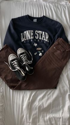 Lone Star Classic Sweatshirt Easy 30 day return policy Mens Classic Outfits Casual, Grunge Men Outfits Summer, Outfit Layout Men, Mens Crewneck Sweatshirt Outfit, Men’s Vintage Fashion, Guy Clothes Aesthetic, Grunge Guy Outfits, Outfits For Guys Casual, Soft Boy Clothes