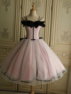 Tea Party Princess, British Tea Party, Pink Goth, Black And Pink Dress, Catty Noir, British Tea, Pink Prom Dress, Jumper Skirt, Pink Prom