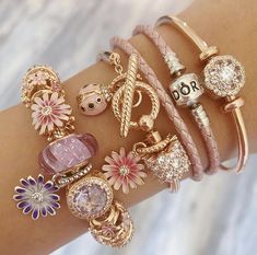 Pandora Bracelet Ideas Inspiration, Pandora Bangle Bracelet, Charm Bracelets For Girls, Pandora Rose Gold, Jewelry Accessories Ideas