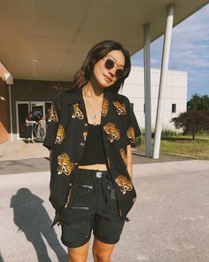 "Minha musa da vida é a Peggy Gou, ela é uma DJ coreana sucesso na cena eletrônica e os looks dela são impecáveis e cheios de atitude!" Giulia Coronato Peggy Gou Rue Outfits, Mode Harajuku, Lesbian Outfits, Mode Hipster, Pastel Outfit, Tomboy Outfits, Tomboy Style Outfits