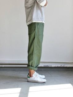 Outfit Grey, Chique Outfits, Herren Outfit, Stil Inspiration, Japanese Streetwear, Mode Masculine, Outfits Men, Green Pants