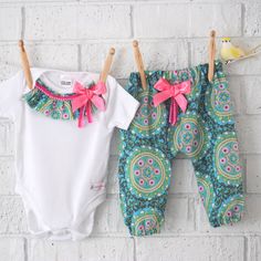 Couture, Hippies, Baby Sewing, Diy Bebe, Pom Pom Trim, Everything Baby, Baby Outfits, Boho Baby