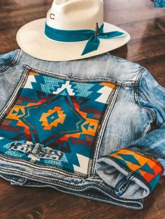 Pendleton Jean Jacket, Jean Jacket Customized, Denim Jacket Embellishments, Upcycled Jean Jackets Ideas, Customized Jeans Jacket, Embroidery Jean Jacket Ideas, Western Painted Jeans, Custom Jean Jacket Diy, Painted Jean Jackets Ideas