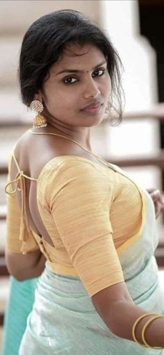 Beautiful Dresses Short, Hot Images, Beautiful Women Videos, Indian Beauty Saree, Desi Beauty, Beautiful Indian Actress, Beautiful Actresses, Beautiful Women Pictures