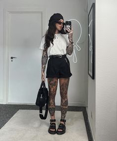 Biker Grunge Aesthetic, Alternative Fashion Night Out, Grunge Sandals Outfits, Minimal Alternative Style, Alt Style Women, Grungy Outfit Aesthetic, Emo Mom Aesthetic, Casual Summer Goth Outfits, Alternative Vacation Outfits