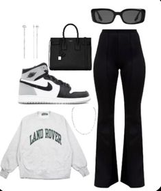 Flare Leggings Outfit, Leggings Outfit Ideas, Chique Outfits, Wardrobe Tips, Leggings Outfit, Outfits Chic, Tomboy Style Outfits