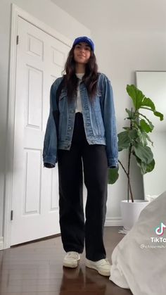 Selena Gomez Iconic Outfits, Winter Outfits With Jean Jacket, Oversized Blue Jean Jacket Outfits, Style With Jean Coat, Denim Jacket Winter Outfit Women, Denim Jacket Outfit Women's Winter, Winter Outfits Denim Jacket, Oversized Jean Jacket Outfits Fall, White Dress Jean Jacket Outfit