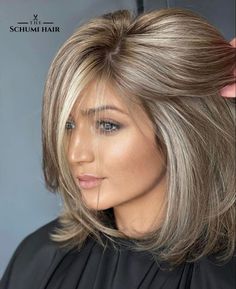 Hair Styles That Make You Look Younger, Highlights On Ash Brown Hair, Hair Styles Blowout, Lowlights Short Hair, Scandi Hairline, Hair Color Golden Blonde, Hair Color Golden, Long Straight Bob, Cool Blonde Highlights