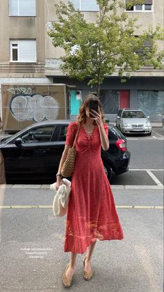 Parisian Feminine Style, Girly French Outfits, Romantic French Style, Romantic Style Outfits Women, Feminine French Style, Timeless Feminine Style, Feminine Outfit Aesthetic, Romantic Spring Outfits, Summer Dress Ideas Casual