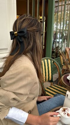 2024 Aesthetic, Inspo Hair, Accessory Inspo, Bow Hairstyle, Winter Inspo, Fall Feels, Artistic Hair, Outfits Inspiration, French Girl