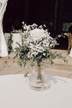 White roses and baby's breath work perfectly against greenery to create a simple yet elegant centerpiece during cocktail hour.

-Frame 805 Photography Baby's Breath Centerpiece, Engagement Party Centerpieces, White Rose Centerpieces, White Wedding Flowers Centerpieces, White Flower Centerpieces, Carnation Wedding, Babys Breath Centerpiece, White Wedding Centerpieces, White Floral Centerpieces