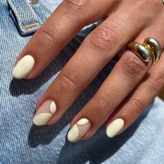 Accent Nail Manicure, Nail Art Negative Space, Summer Minimalistic Nails, No Tip Nail Ideas, Summer Europe Nails, Soft Summer Nails, Aestethic Nails, Minimalist Nail Design, Nail Ideas Summer