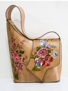 Sacs Design, Handmade Leather Bag, Handpainted Bags, Bag Craft, Leather Art, Hand Tooled Leather, Painting Leather, Leather Gifts