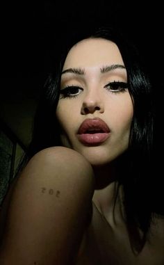 Dark Lip Look, Tats On Dark Skin, Minimalist Goth Makeup, Baptiste Masseline, New Year Makeup Looks, Cupid Makeup Looks, 90s Makeup Looks Latina, Succubus Chic, Cupid Makeup