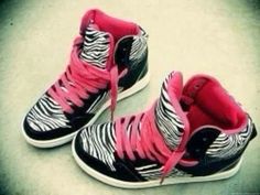 Women Nike, Osiris Shoes, Zebra Shoes, Outlet Nike, Scene Outfits, Bags Online Shopping, Nike Shoes For Sale, Pink Things, Nike Running Shoes