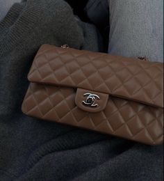 Tumblr, Chanel Outfit Aesthetic, Brown Chanel, Chanel Classic Flap Bag, Aesthetic Bags, Chanel Flap Bag, Classic Flap Bag, Mode Design, Bags Aesthetic