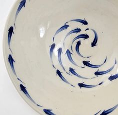 a blue and white bowl with arrows on it