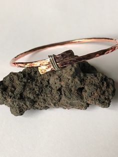 Hammered Copper Jewelry, Hammered Metal Jewelry, Copper Jewelry Diy, Handmade Copper Bracelet, 7th Wedding Anniversary, Hammered Jewelry, Copper Jewellery, Hammered Bangles, Copper Wire Jewelry