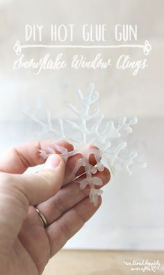 Winter Wonderland Decorations, Winter Decorations Diy, Winter Diy, Window Clings, Diy Weihnachten, Glue Crafts, Noel Christmas, Glue Gun, Winter Crafts