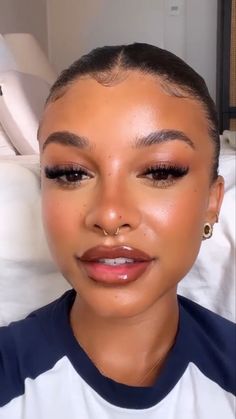 Feminine Things, Dark Skin Makeup Tutorial, Face Beat Makeup, Beach Makeup, Makeup For Black Skin, Work Makeup, Summer Makeup Looks, Minimal Makeup, Winter Makeup