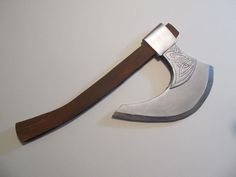 How to make a Viking Bearded axe out of foam board Knife Making, Viking Beard, Viking Shield, Nordland, Great People, Pointed Pen, Corrugated Cardboard, Foam Board, Easy Projects