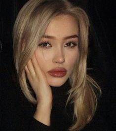 Mob Wife Aesthetic, Wife Aesthetic, Blonde Hair Makeup, Blonde Asian, Cute Hair Colors, Mob Wife, Face Art Makeup, Formal Makeup