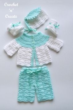 a crocheted baby outfit and booties is shown on a white surface with the words, crochet in create