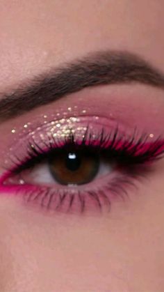 Easy Pink Glitter Eyeshadow, Cute Barbie Inspired Hairstyles, Disco Pink Makeup, Valentine's Day Eyeshadow Looks, Pink Eye Makeup For Blue Eyes, Pink Eyeshadow Medium Skin, Light Pink Make Up Looks, Barbie Movie Makeup Ideas, Hot Pink Eyeliner Looks